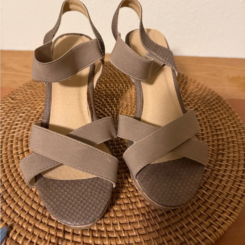 CL by Laundry stylish taupe